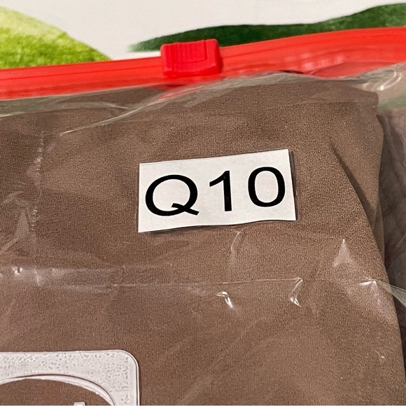 $5 CLEAR OUT SALE Forever 21 Neutral Nude Top Small - Picture 7 of 7